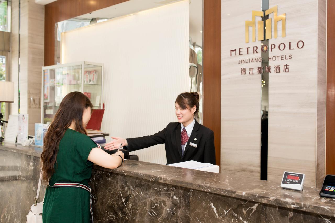 Отель Metropolo, Zhenjiang, Railway Station Wanda Plaza Чжэньцзян Экстерьер фото